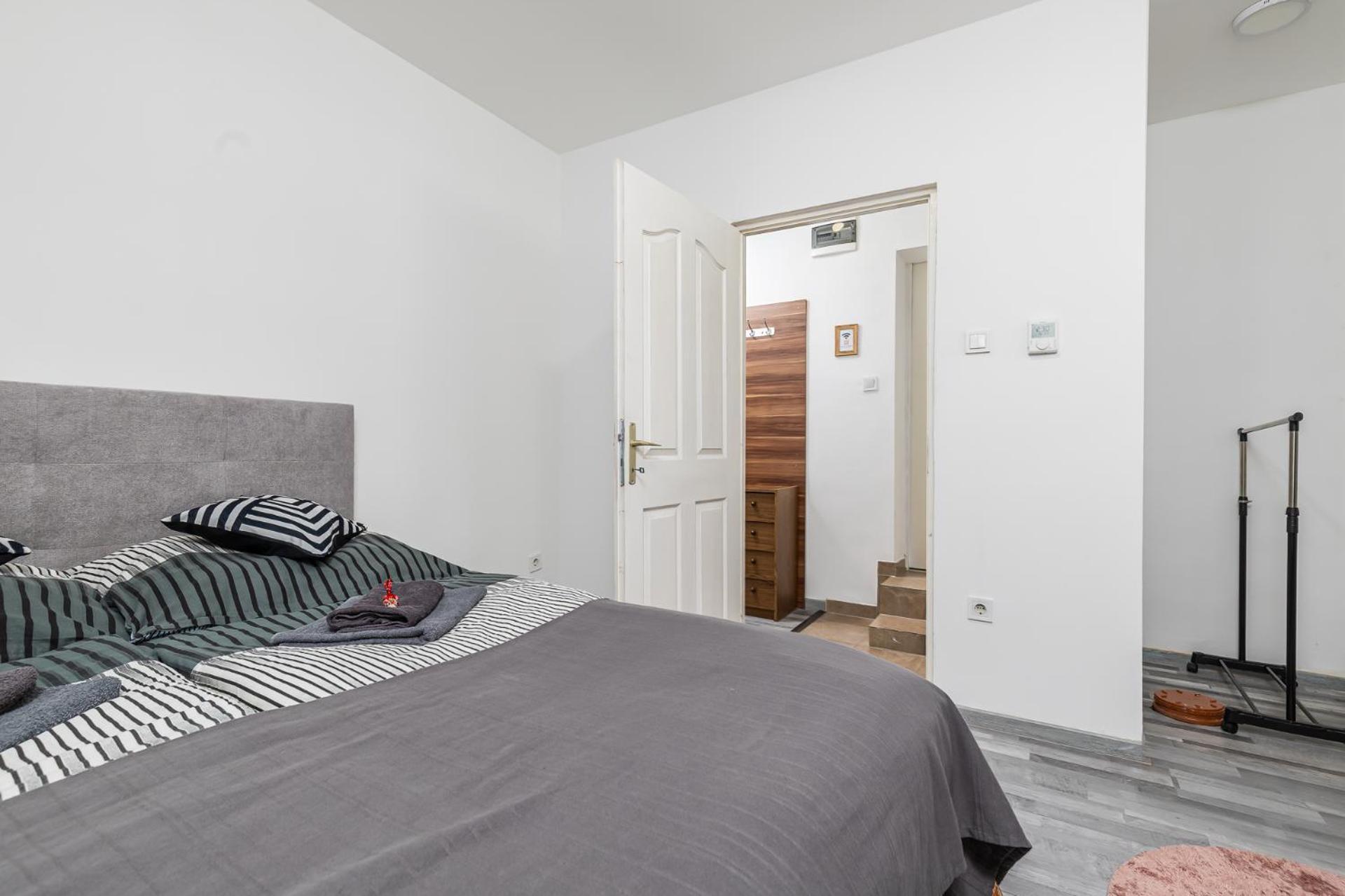 Mira Nest -