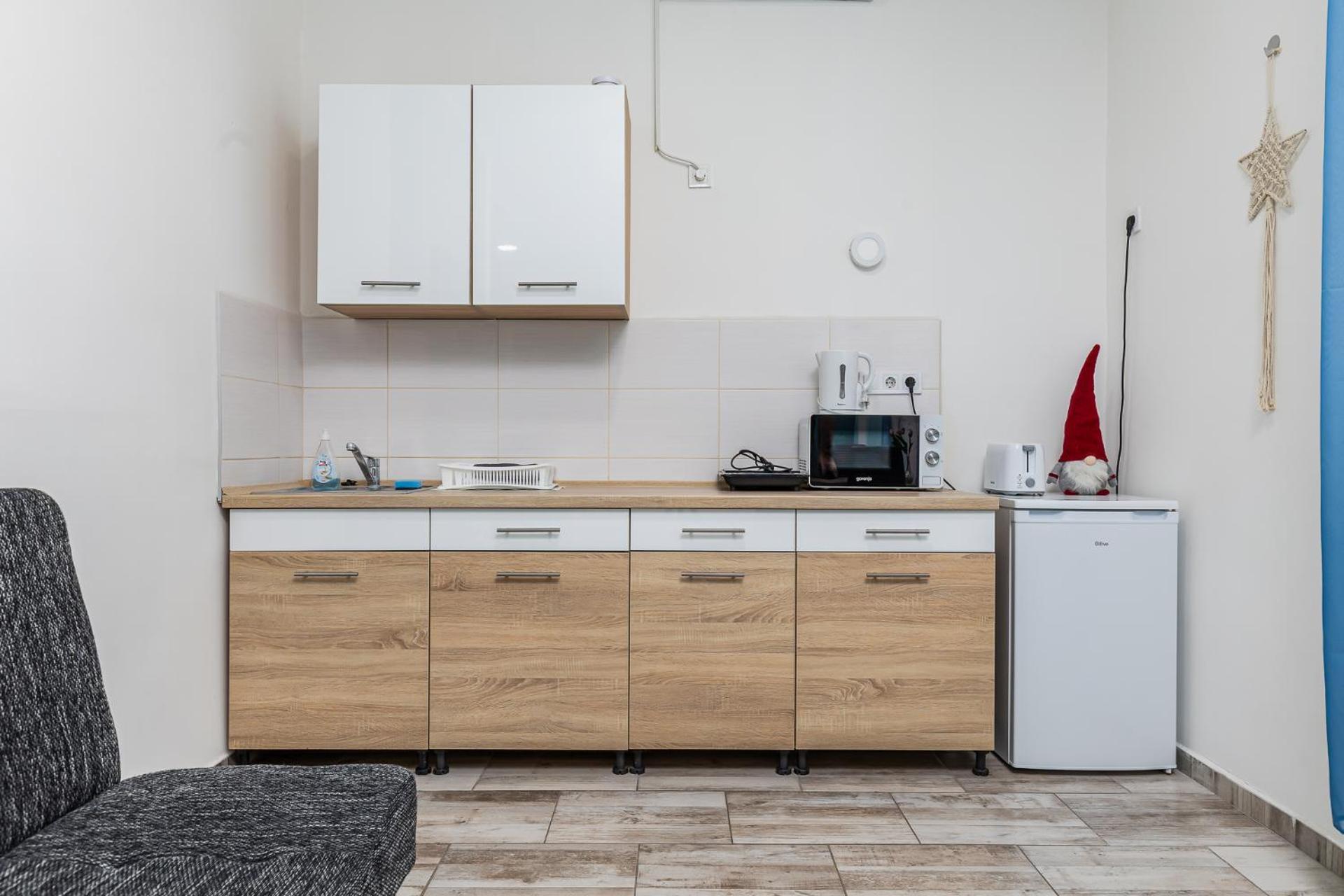 Mira Nest -